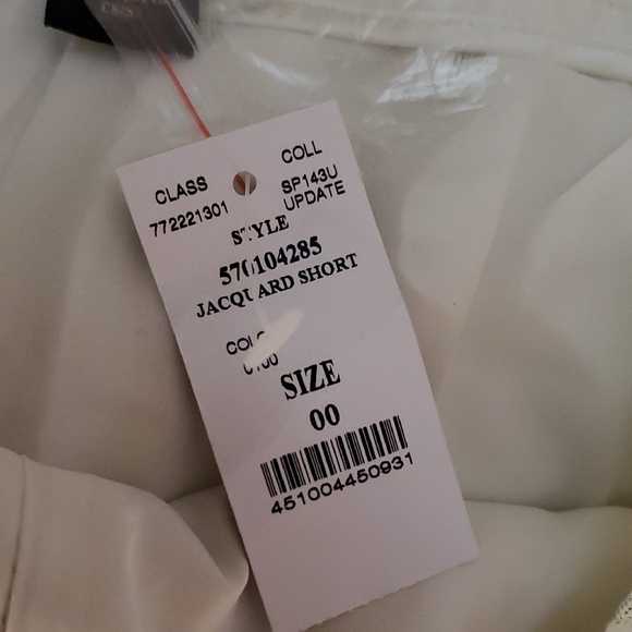 White House Black Market Geometric White Shorts - Picture 7 of 7